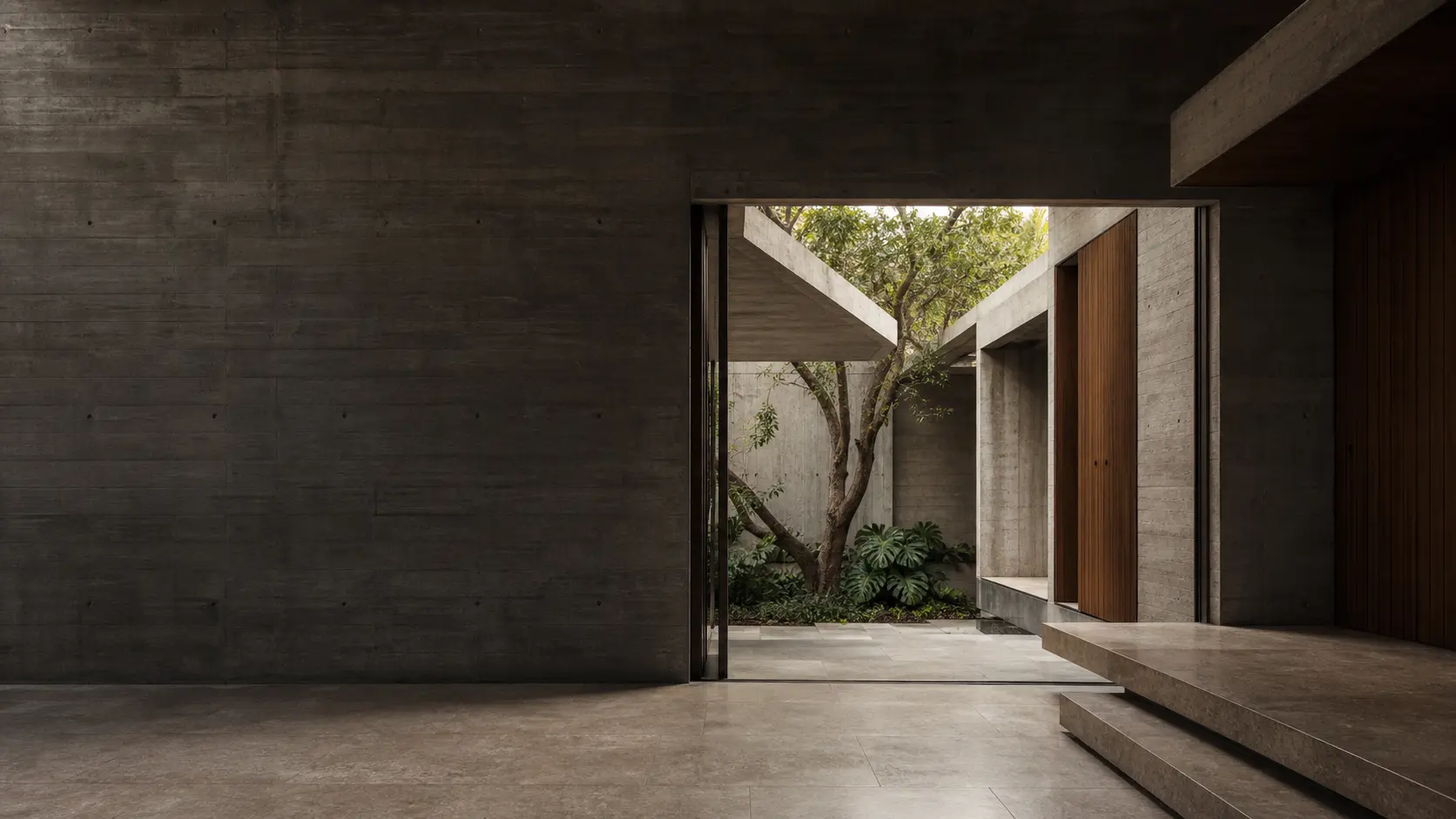 Interior arquitetônico contemporâneo em concreto, madeira e pedra, organizado ao redor de um pátio com árvore